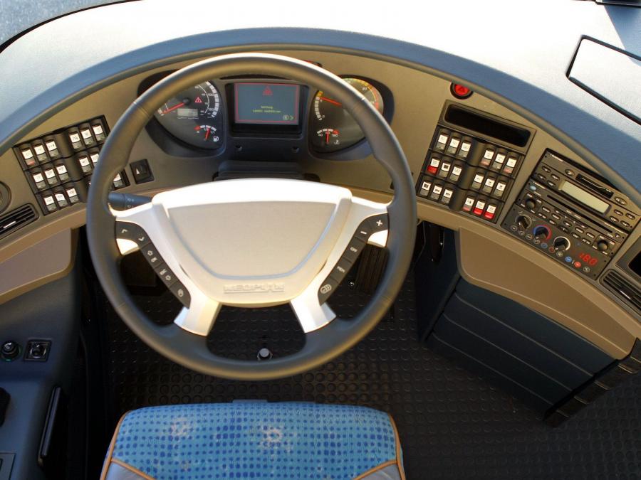 Панель приборов Neoplan Starliner SHD L 2006 года  (фото 8 из 9)